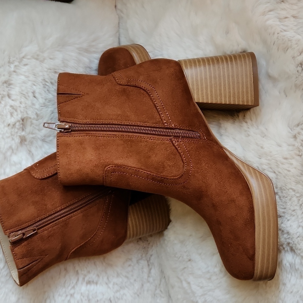 NWOB BP. Brown Synthetic Suede Wooden Heel Ankle Boot-Size 6​​​​​​​​ - Picture 5 of 5